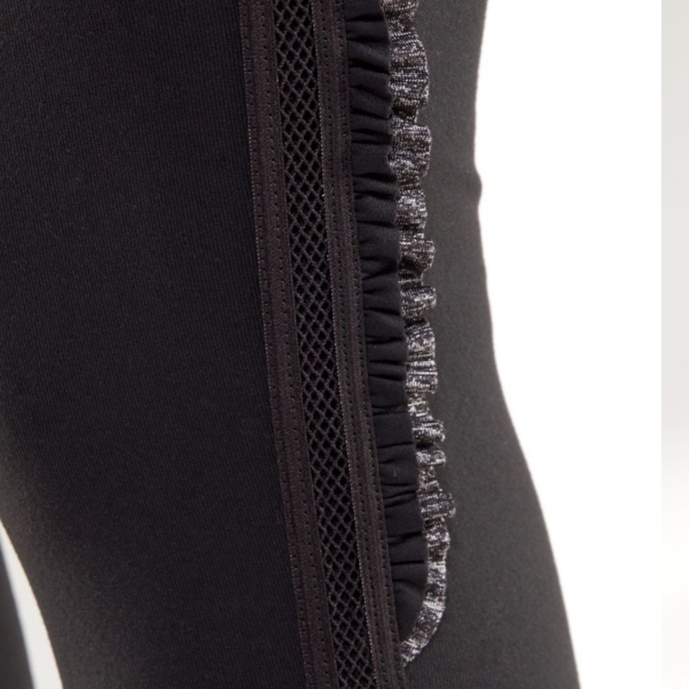 Lululemon Wunder Under Crop Ruffle Leggings Size 6 - Picture 4 of 11